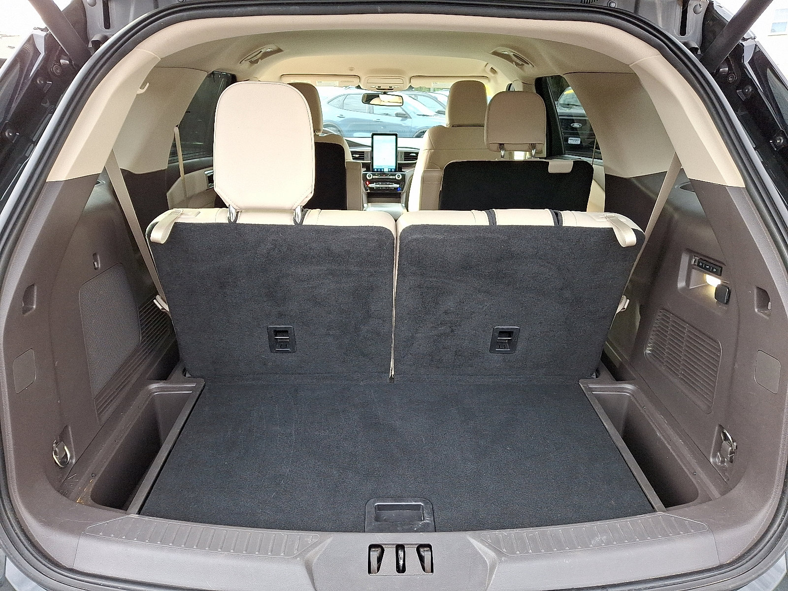 Certified 2022 Ford Explorer Platinum w/ Equipment Group 601A image 30