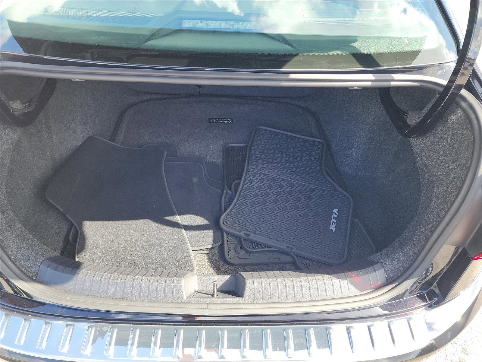 Used 2020 Volkswagen Jetta SEL Premium image 22