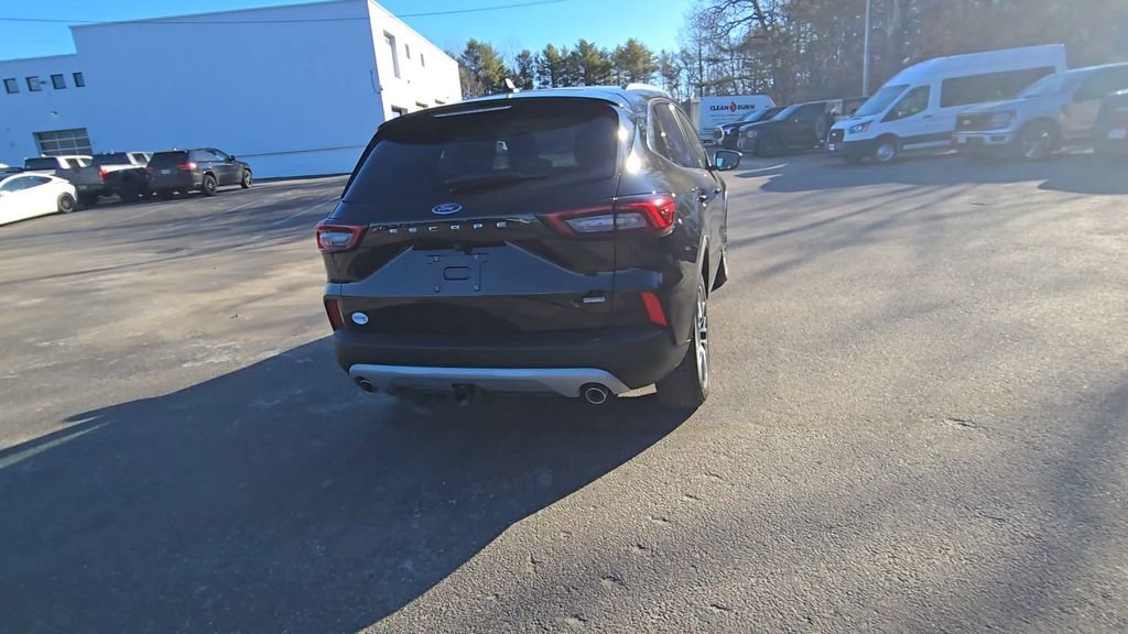 Certified 2025 Ford Escape SE w/ PHEV Premium Package FWD image 19