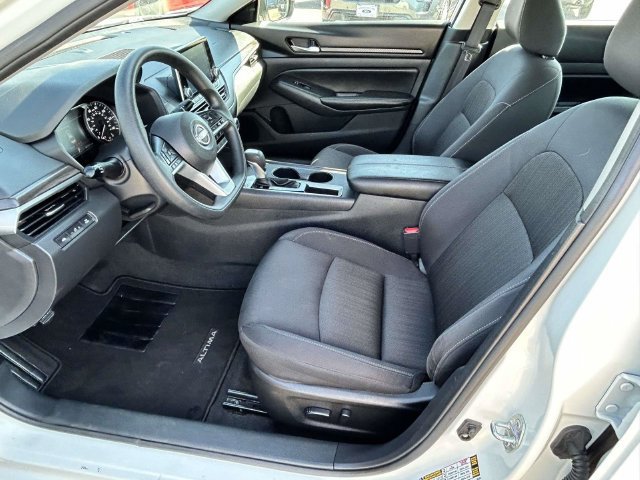 Used 2025 Nissan Altima 2.5 SV FWD image 16