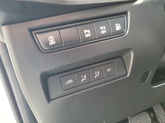 Used 2024 MAZDA CX-90 Plug-In Hybrid w/ Premium Pkg image 17