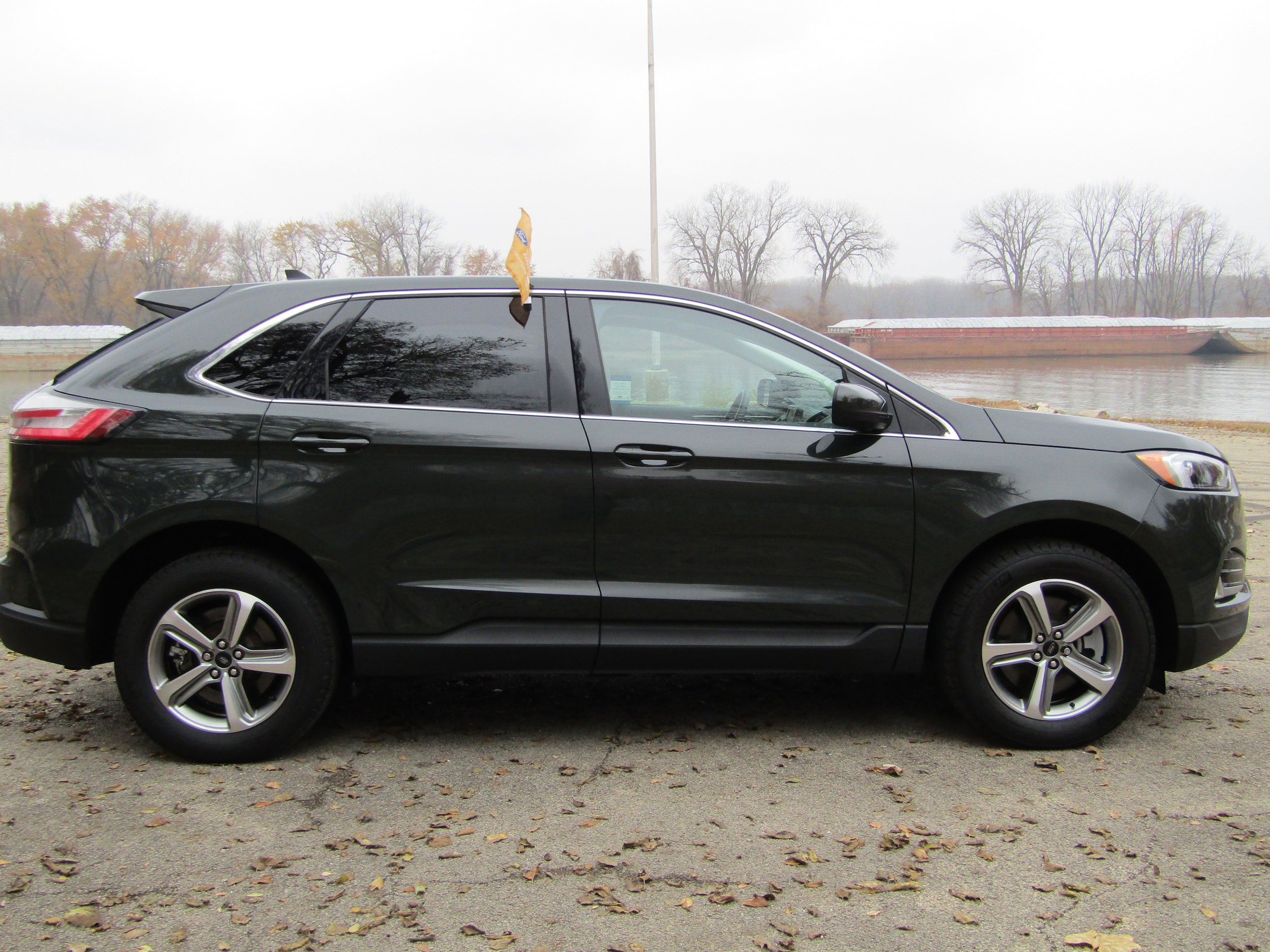 Certified 2024 Ford Edge SEL w/ Convenience Package AWD/4WD image 5
