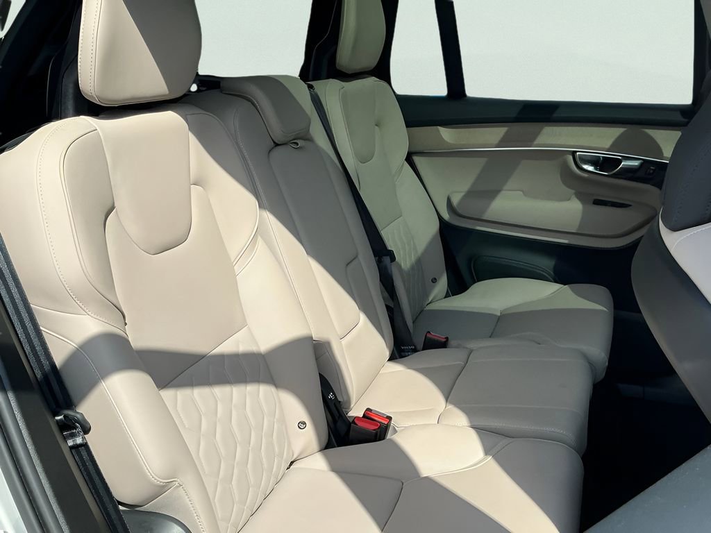 Used 2025 Volvo XC90 B6 Plus image 15