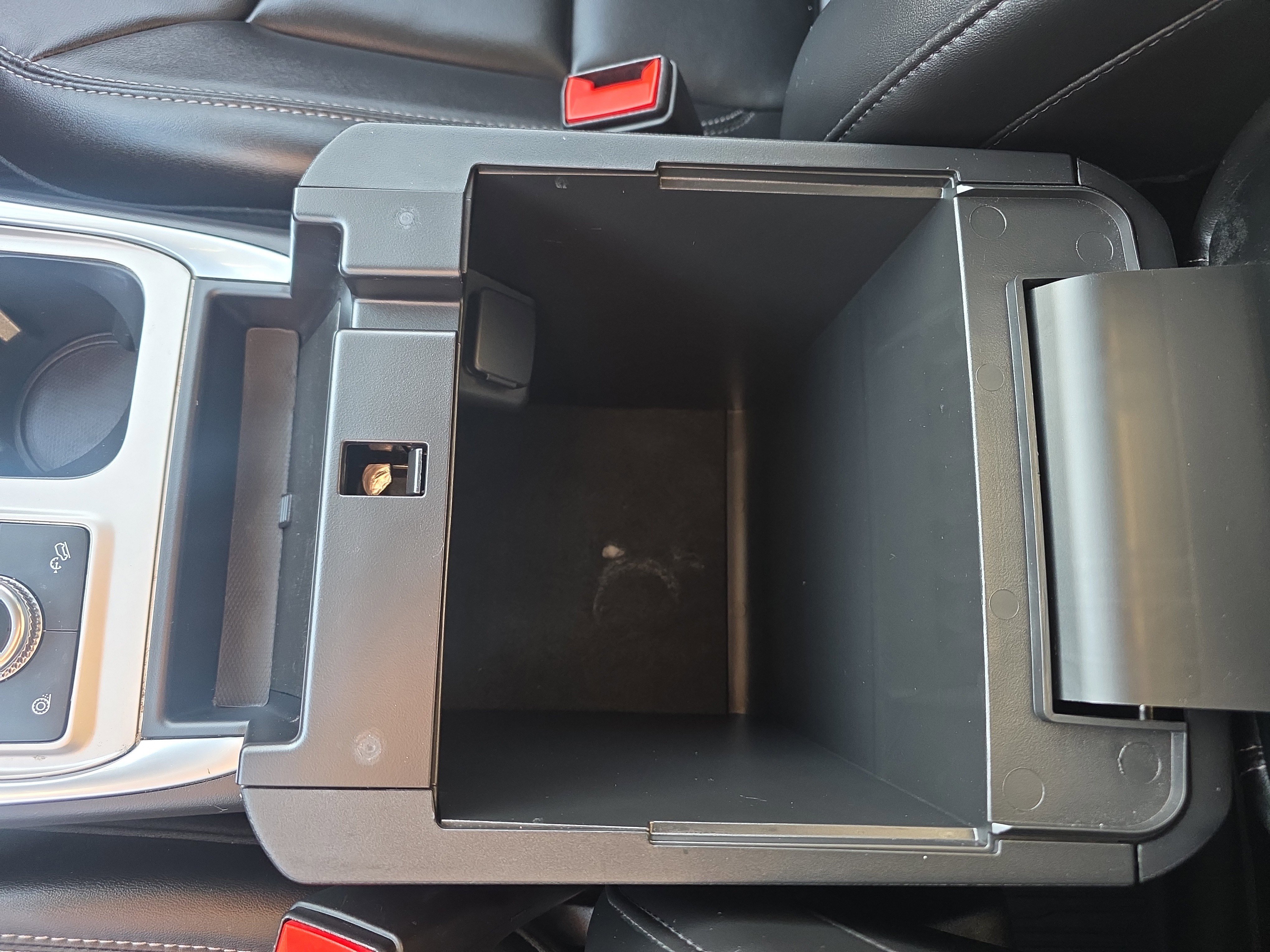 Certified 2022 Ford Explorer XLT w/ Equipment Group 202A image 39