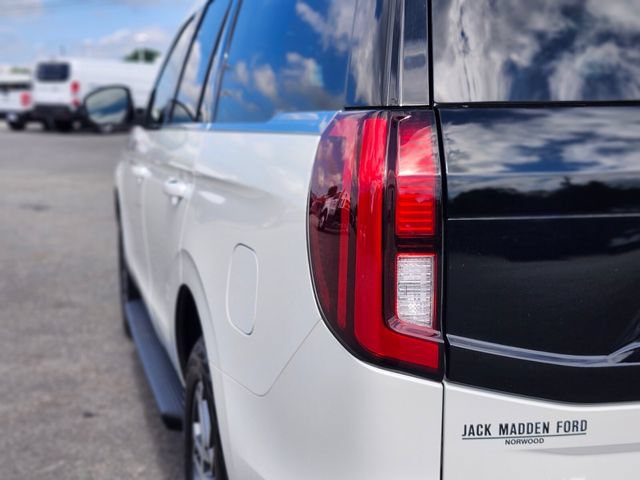 Certified 2025 Ford Expedition Active AWD/4WD image 9