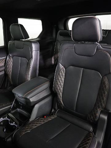 Used 2024 Jeep Grand Cherokee L Summit w/ High Altitude Package AWD/4WD image 14