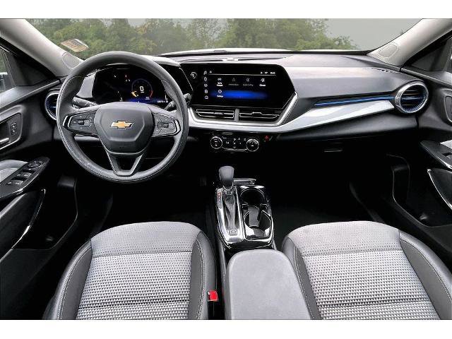 Used 2025 Chevrolet Trax LT image 6