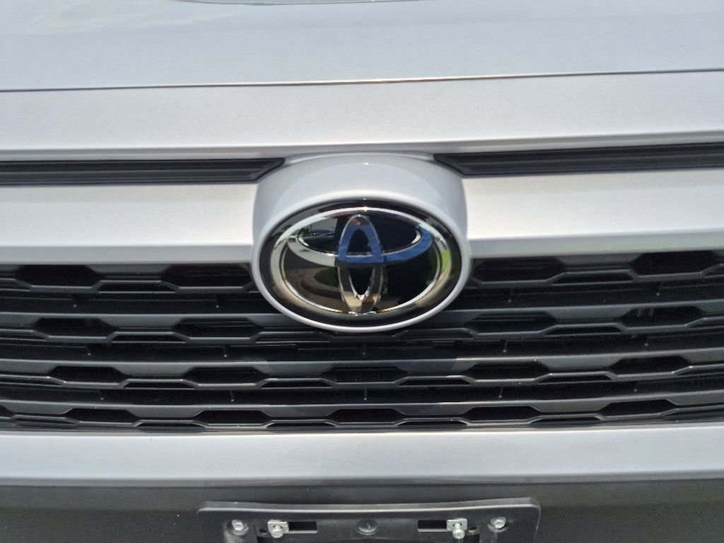 Used 2025 Toyota RAV4 XLE AWD/4WD image 9