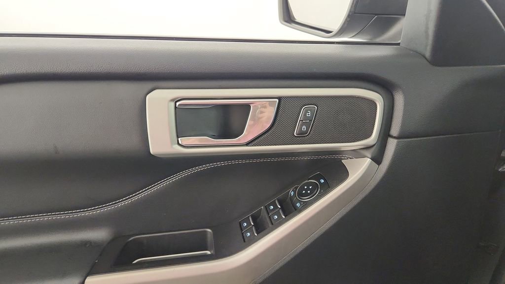 Certified 2022 Ford Explorer XLT w/ Equipment Group 202A image 16