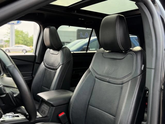 Certified 2023 Ford Explorer ST w/ Technology Package AWD/4WD image 14