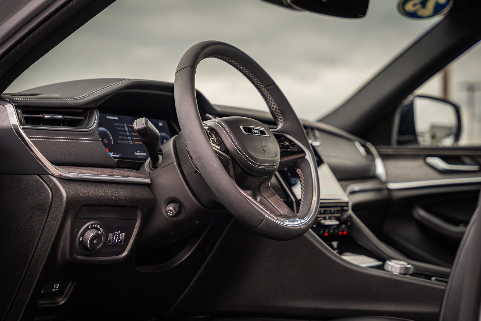 Used 2023 Jeep Grand Cherokee L Overland w/ Rear Seat Video Group I image 27