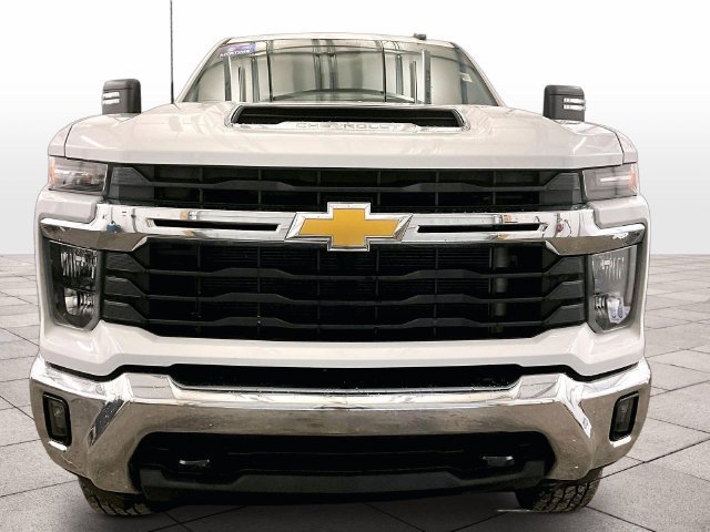 Used 2024 Chevrolet Silverado 2500 LT AWD/4WD image 3