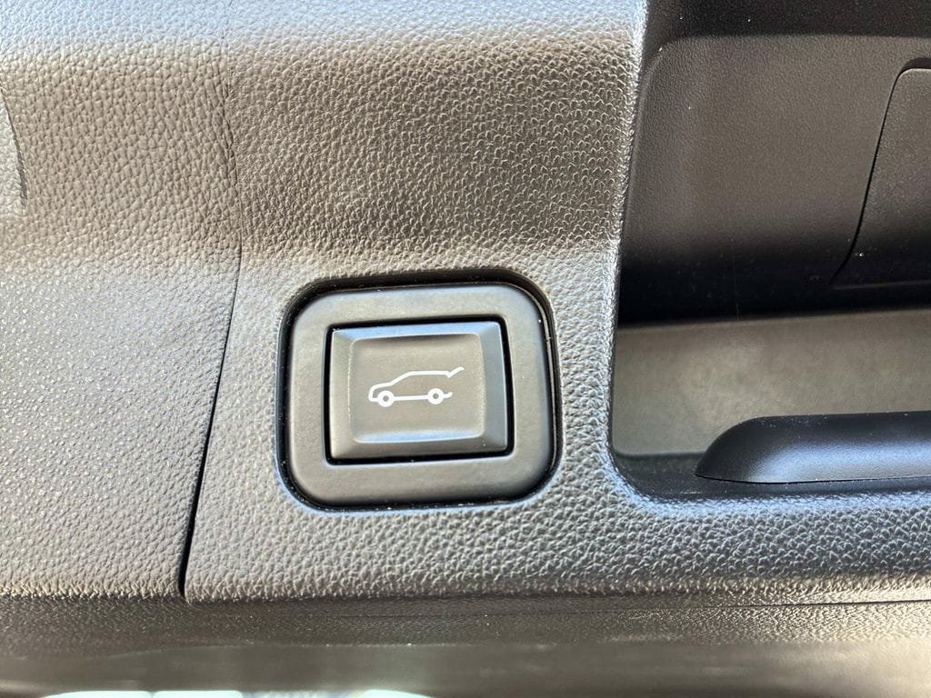 Used 2021 GMC Acadia Denali w/ Denali Ultimate Package AWD/4WD image 15