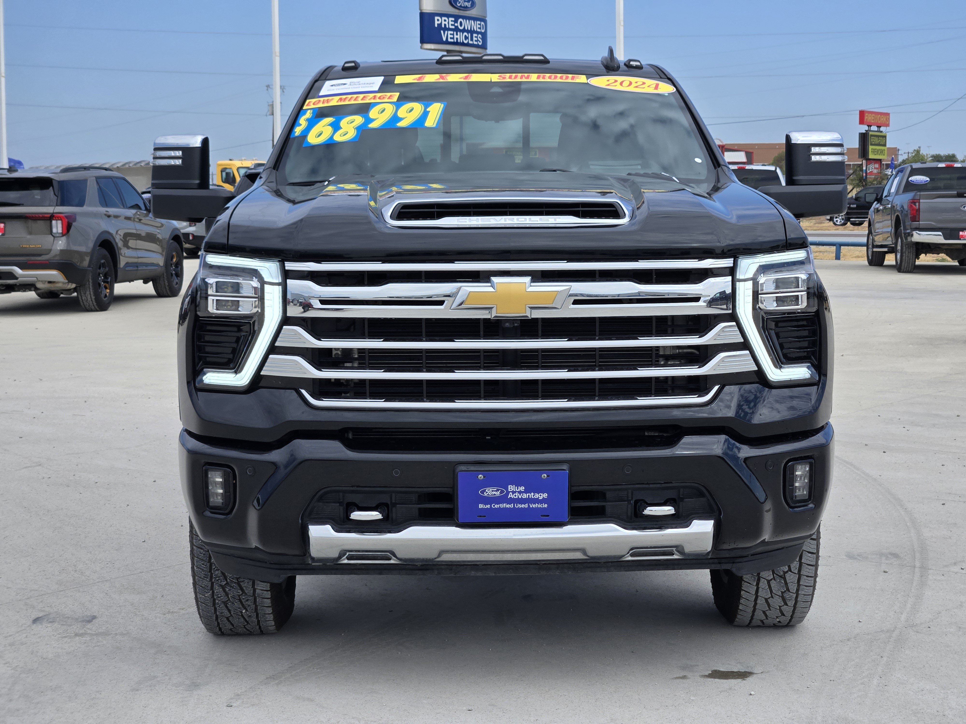 Used 2024 Chevrolet Silverado 2500 High Country w/ High Country Premium Package AWD/4WD image 3
