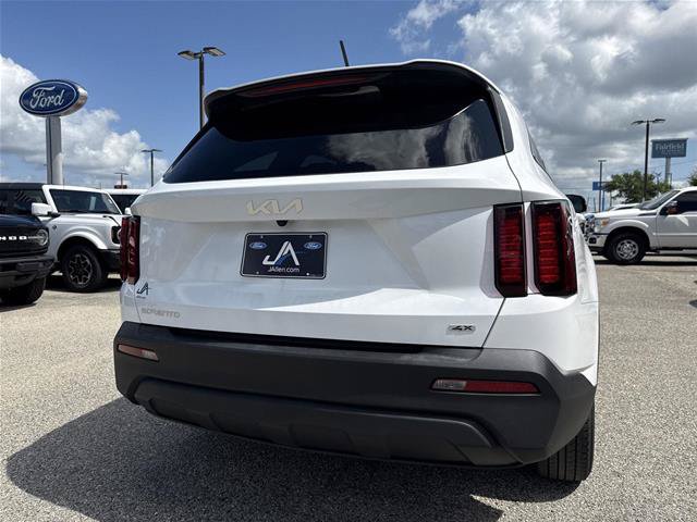 Used 2023 Kia Sorento LX AWD/4WD image 13