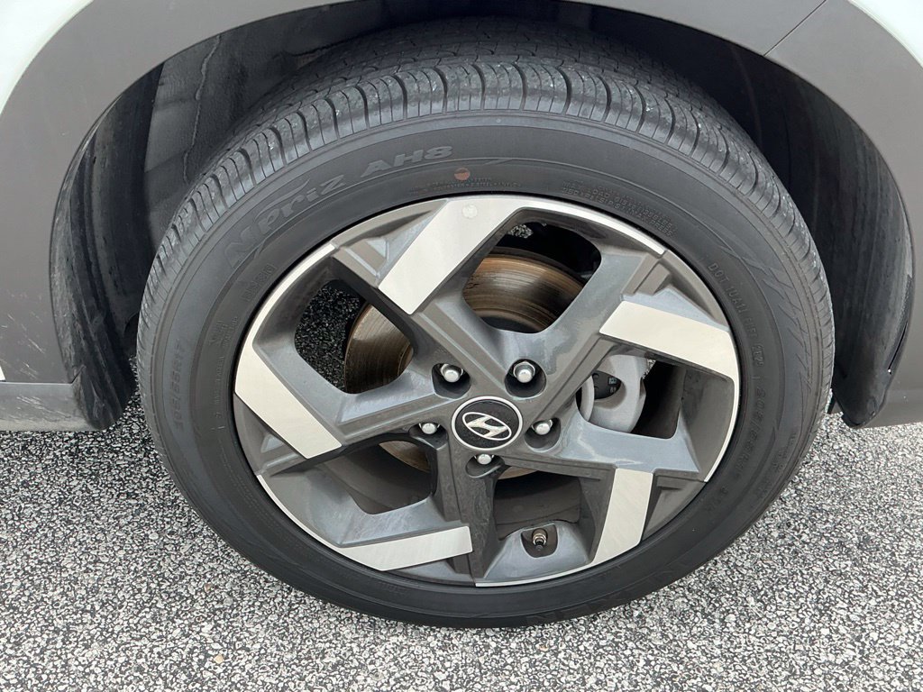 Used 2025 Hyundai Venue SEL FWD image 16