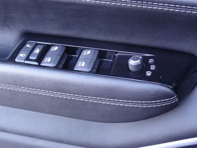 Used 2024 Jeep Wagoneer L Series II w/ Flexible Seating Group AWD/4WD image 22