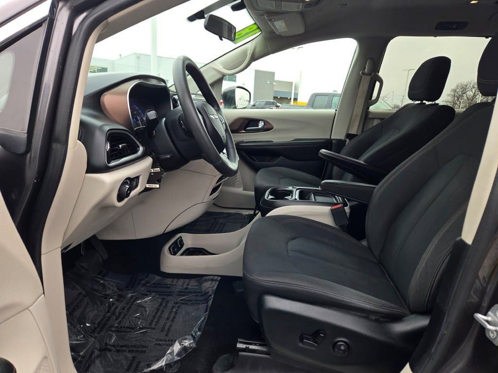 Used 2018 Chrysler Pacifica Touring Plus w/ Tire & Wheel Group image 22