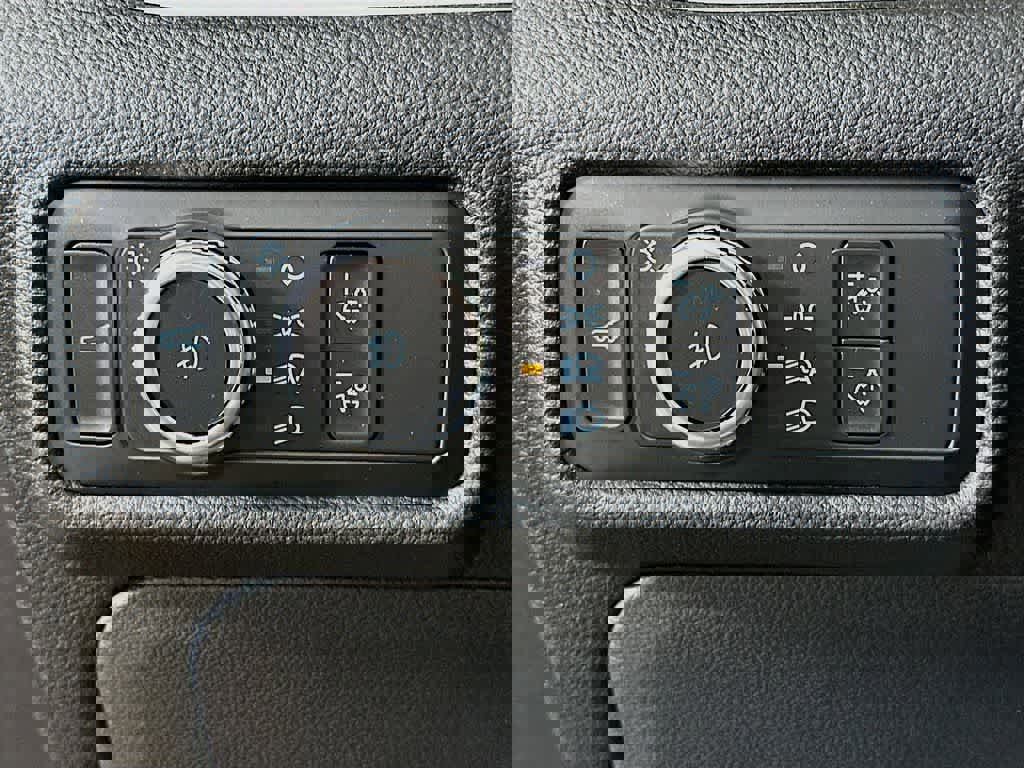 Certified 2022 Ford Explorer XLT w/ Equipment Group 202A image 27