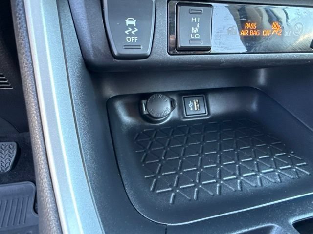 Used 2025 Toyota RAV4 XLE w/ Convenience Package AWD/4WD image 30