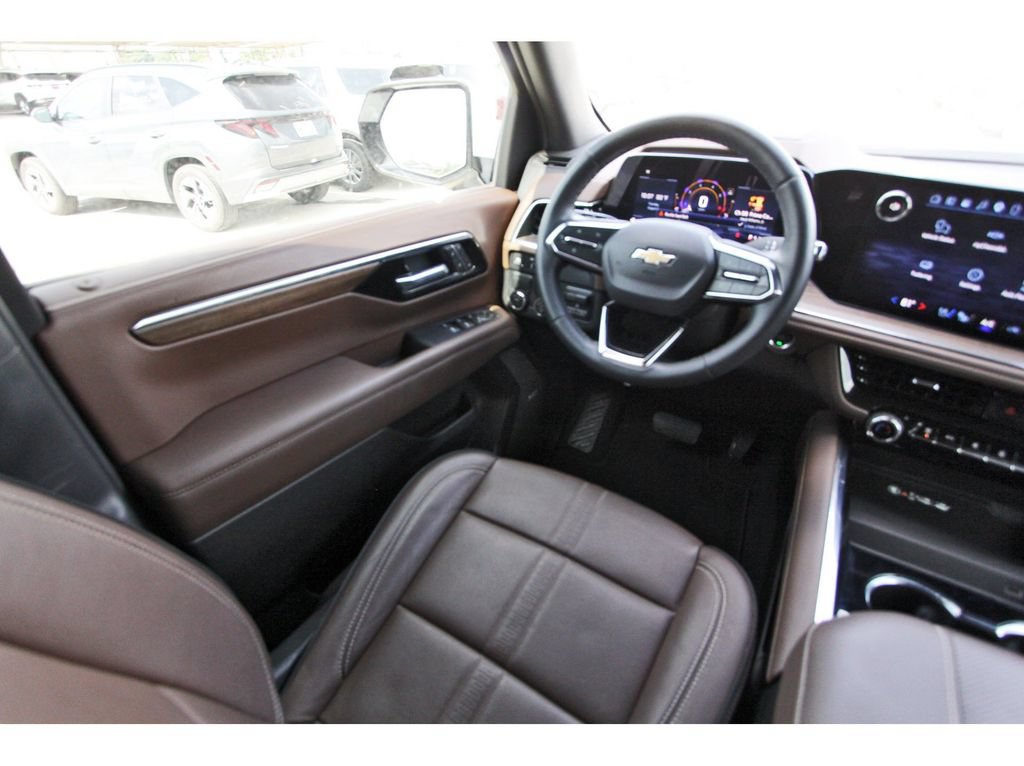 Used 2025 Chevrolet Tahoe High Country w/ Sun And Tow Package RWD image 12