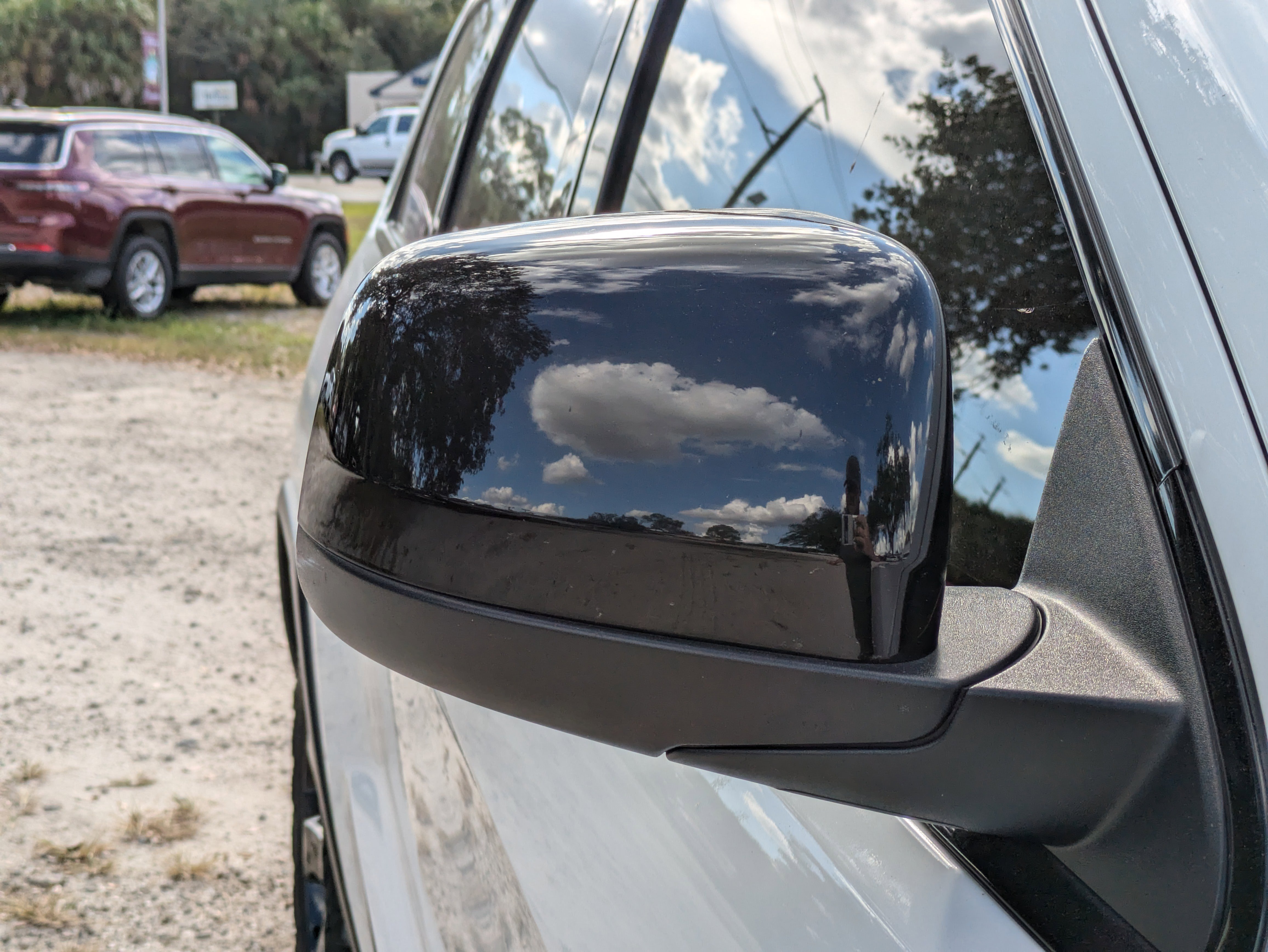 Used 2018 Jeep Grand Cherokee Laredo image 12