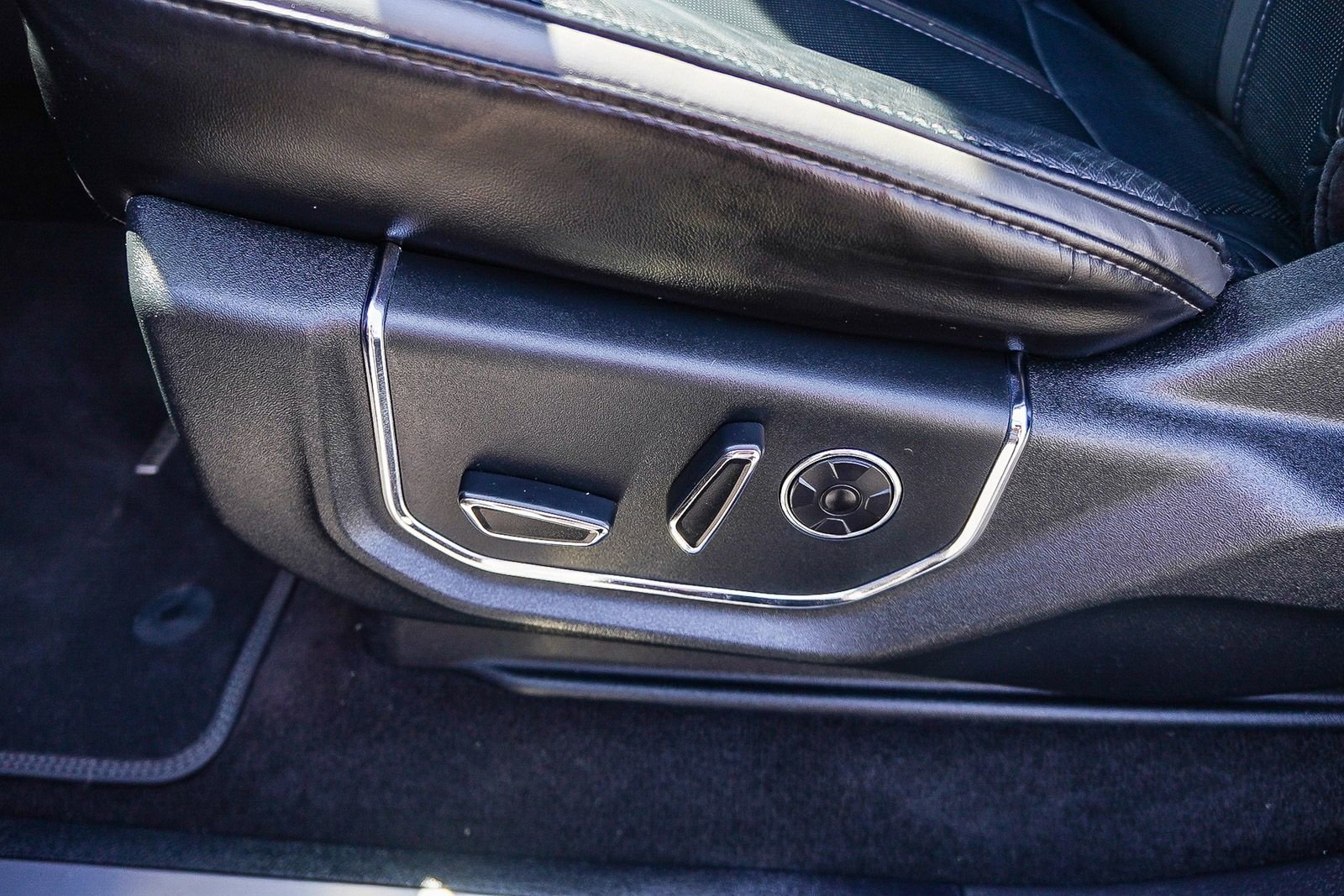 Certified 2017 Ford F250 Platinum w/ Platinum Ultimate Package image 23