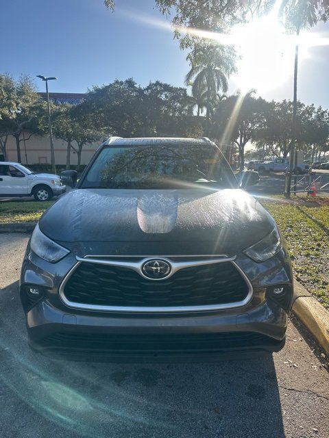Used 2021 Toyota Highlander XLE image 4