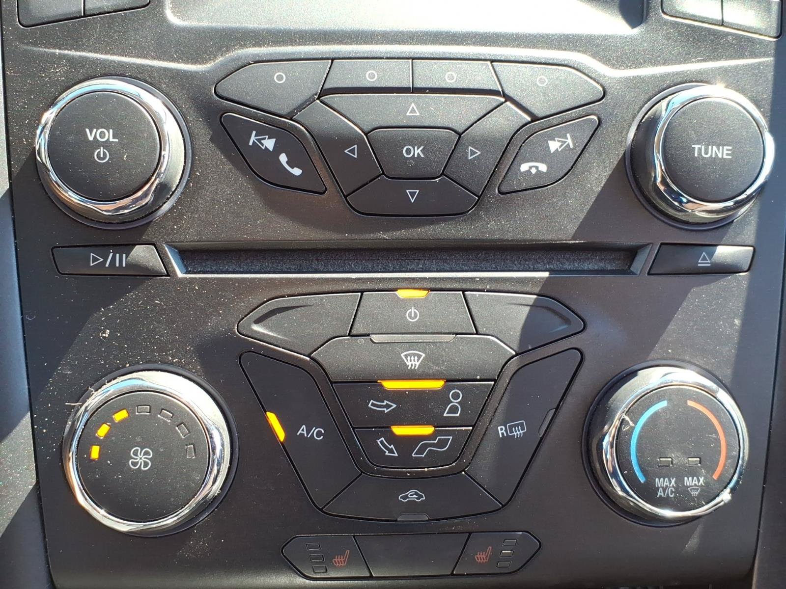 Certified 2018 Ford Fusion SE w/ Equipment Group 201A FWD image 17