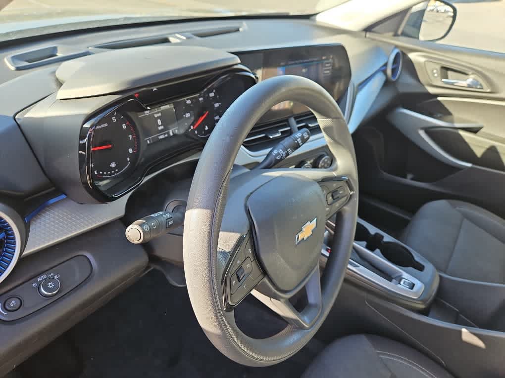 Used 2026 Chevrolet Trax LS FWD image 9