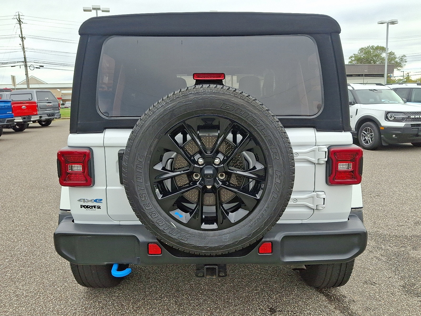 Used 2023 Jeep Wrangler Sahara w/ Cold Weather Group image 6