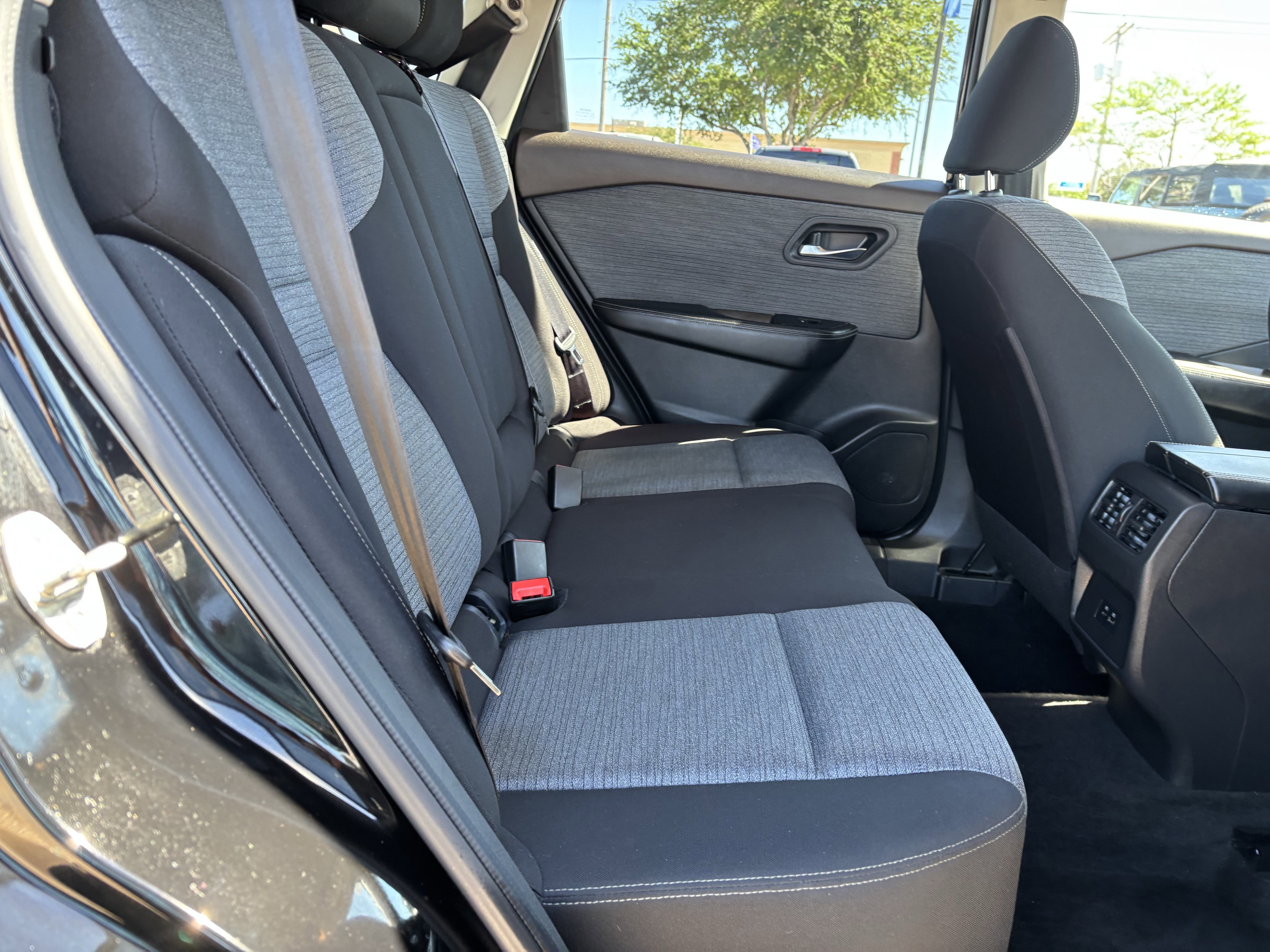 Used 2023 Nissan Rogue SV image 20