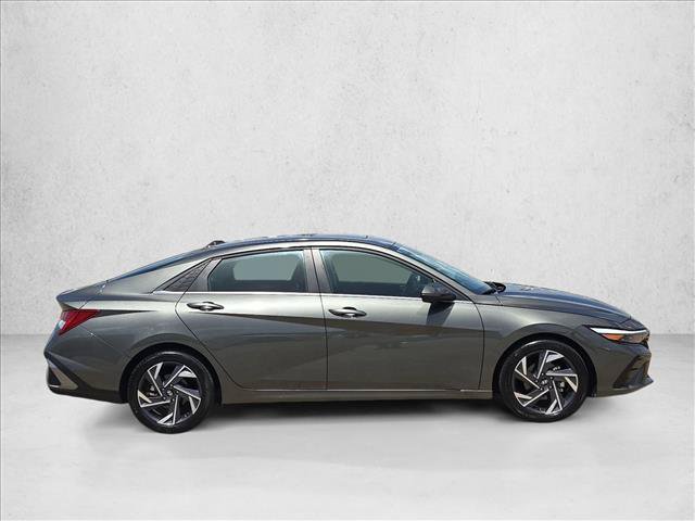 Used 2024 Hyundai Elantra Limited FWD image 4