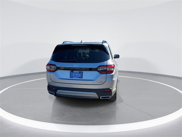 Used 2025 Honda Pilot Touring image 4