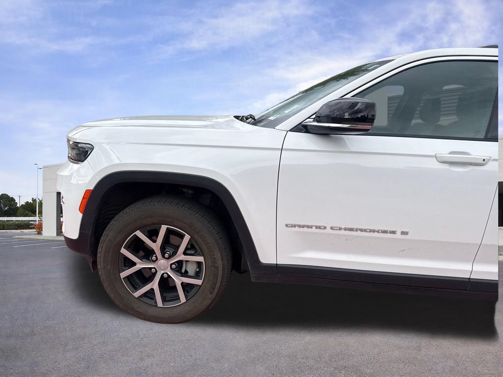 Used 2025 Jeep Grand Cherokee Limited w/ Trailer Tow Package AWD/4WD image 32