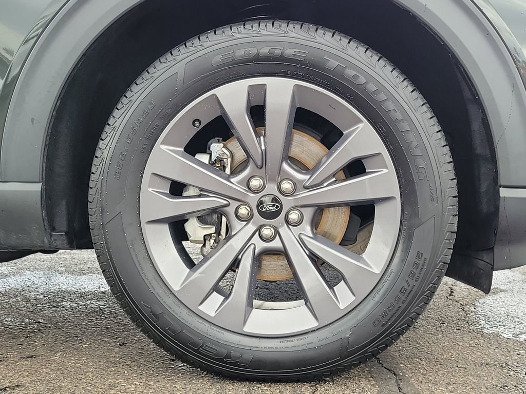 Certified 2022 Ford Explorer XLT w/ Equipment Group 202A image 9