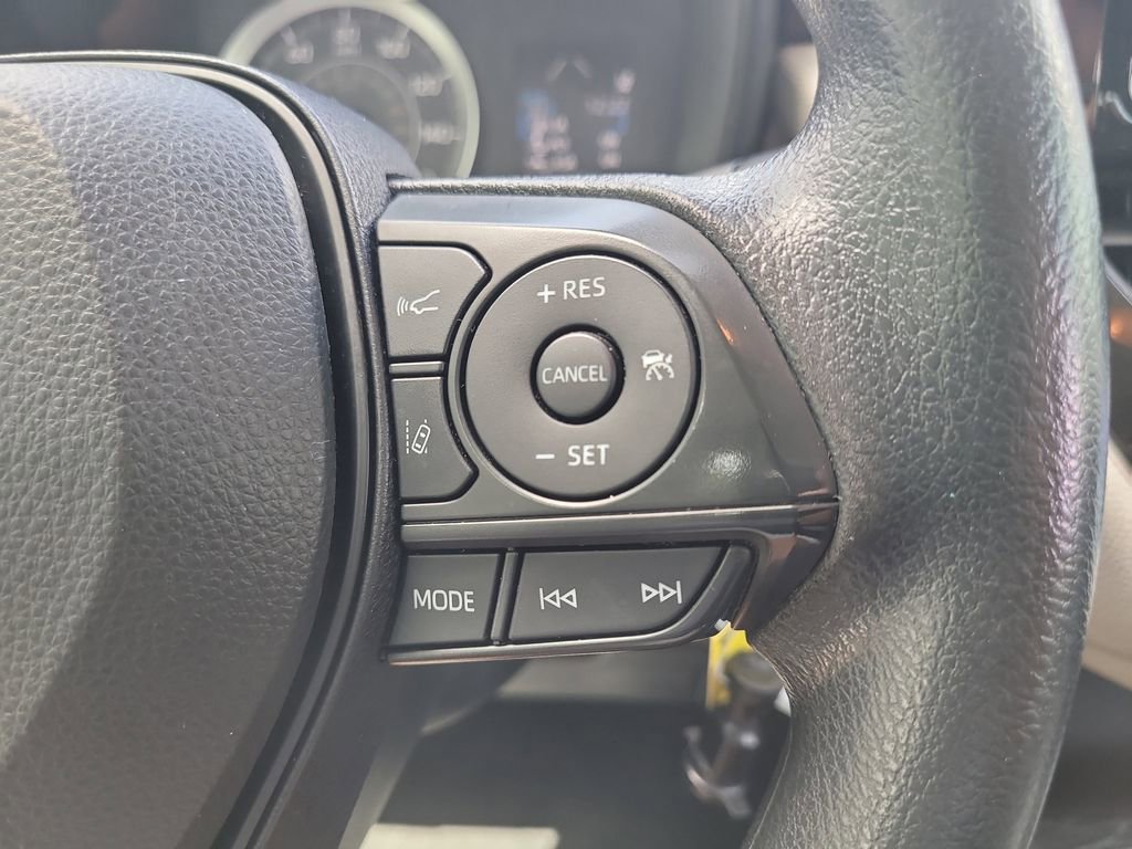 Used 2021 Toyota Corolla LE FWD image 25