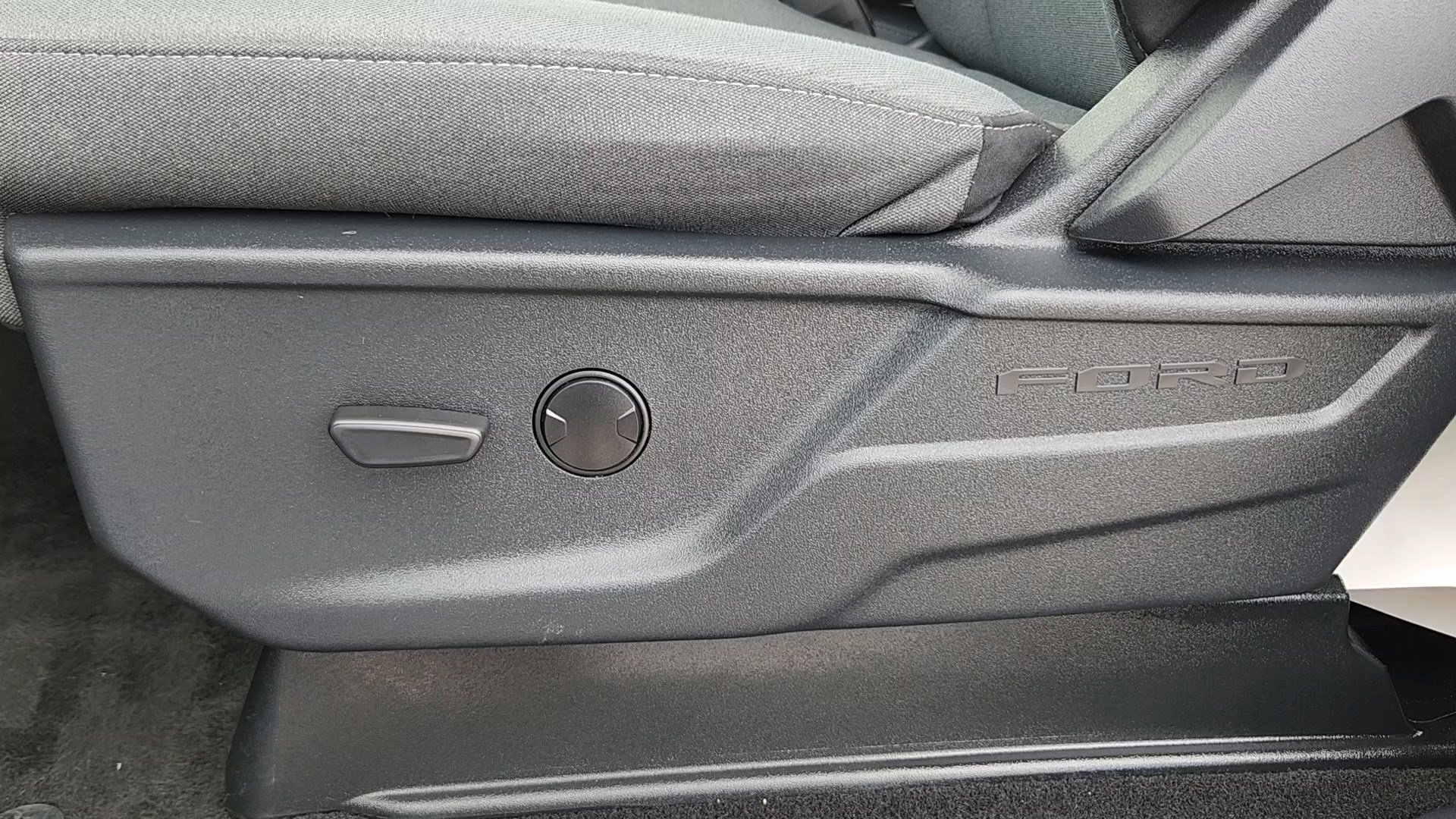 Certified 2025 Ford F150 XLT w/ Equipment Group 301A Standard image 9