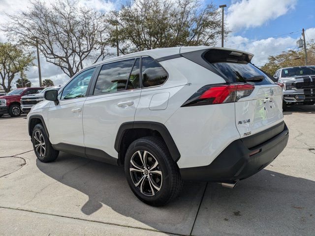 Used 2022 Toyota RAV4 LE image 2