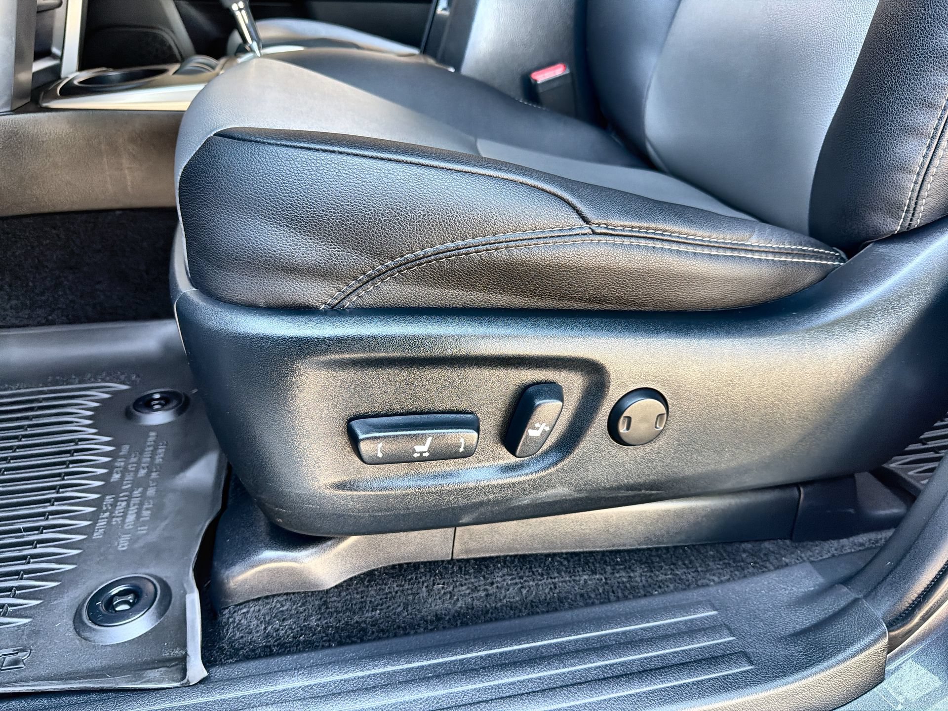 Used 2023 Toyota 4Runner SR5 Premium w/ Moonroof Package RWD image 12