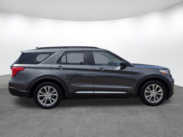 Certified 2020 Ford Explorer XLT w/ Equipment Group 202A RWD image 3