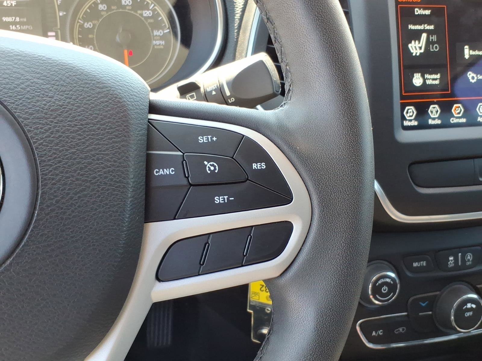 Used 2022 Jeep Cherokee Latitude AWD/4WD image 17