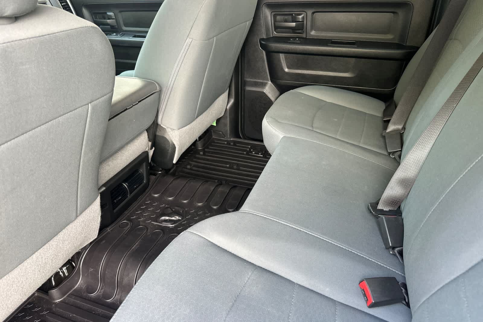 Used 2018 RAM 1500 Express w/ Express Value Package AWD/4WD image 4