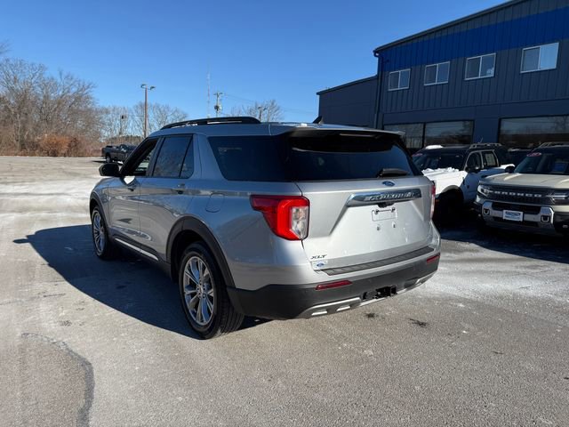 Certified 2022 Ford Explorer XLT w/ Equipment Group 202A image 9