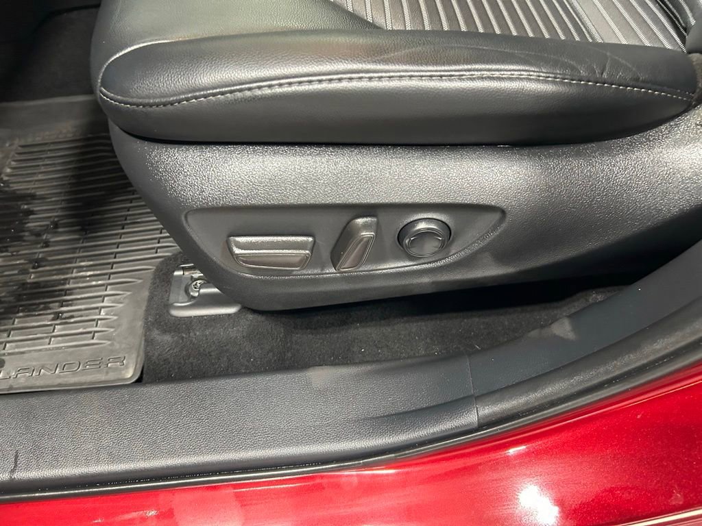 Used 2021 Toyota Highlander XSE AWD/4WD image 11