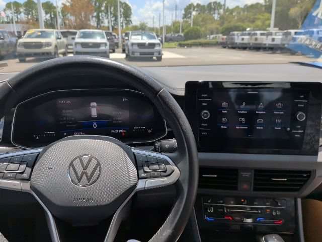 Used 2025 Volkswagen Jetta SE FWD image 19