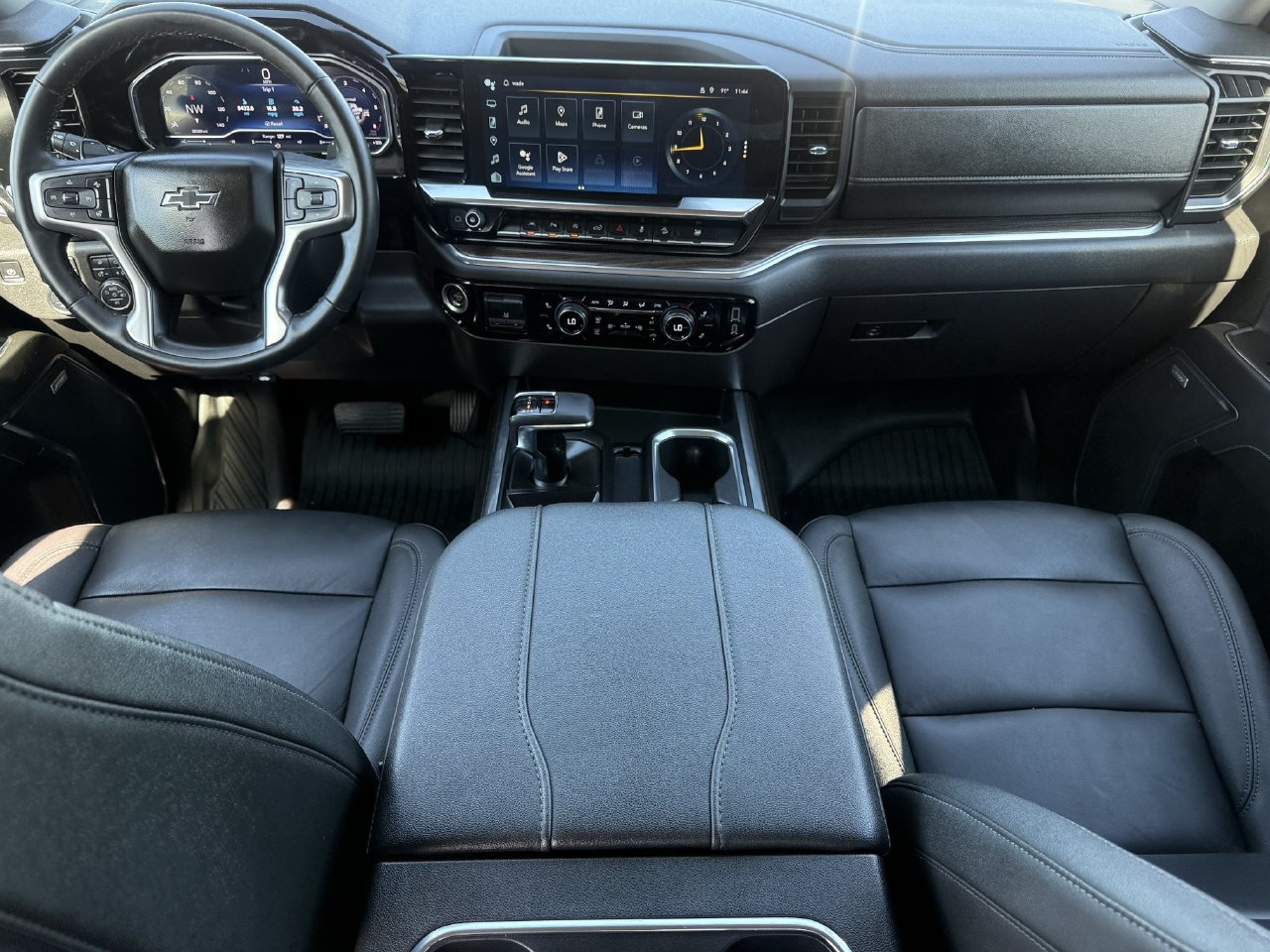 Used 2024 Chevrolet Silverado 1500 LT Trail Boss w/ LT Trail Boss Premium Package AWD/4WD image 9