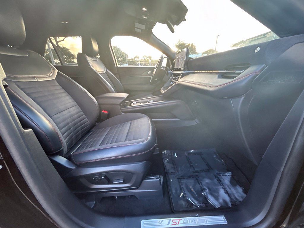 Certified 2025 Ford Explorer ST-Line w/ Premium Package RWD image 22