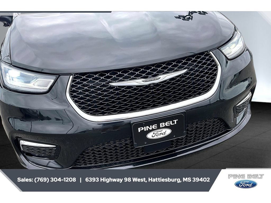 Used 2023 Chrysler Pacifica Touring-L FWD image 25