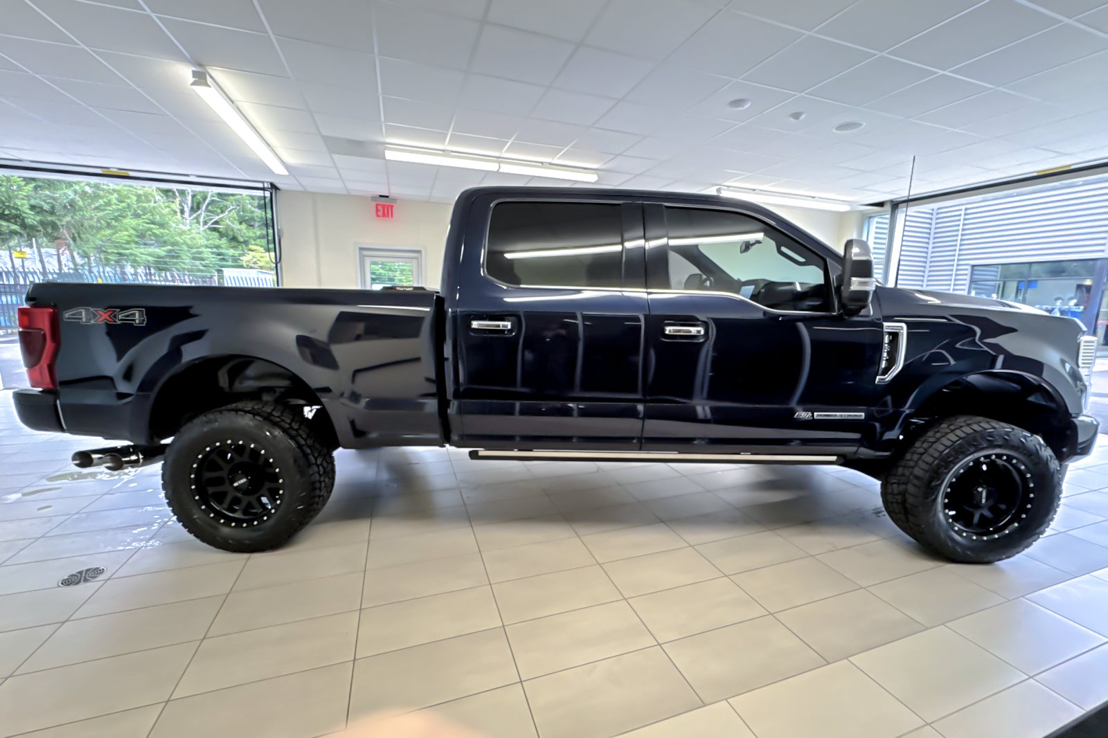 Certified 2022 Ford F350 Platinum AWD/4WD image 3